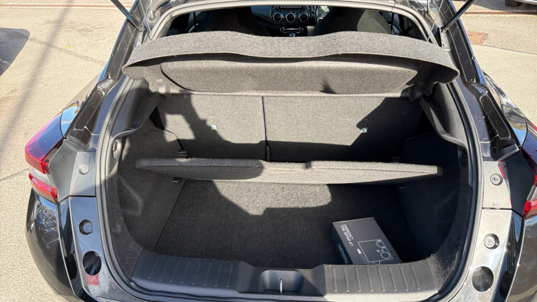 Nissan Juke 1.0 DiG-T N-Connecta 5dr Petrol Hatchback